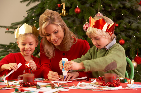 craft-avonmore-children-with-woman-at-christmas-craft